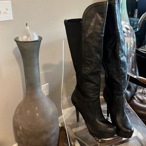Two lips over the knee boots size 9 In  black